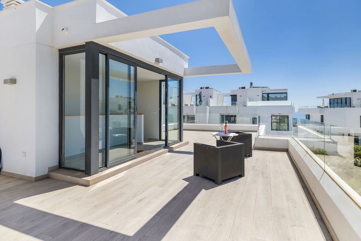 3 bedroom Semi-detached Villa for sale in Fuengirola with pool garage - € 975,000 (Ref: 10059987)