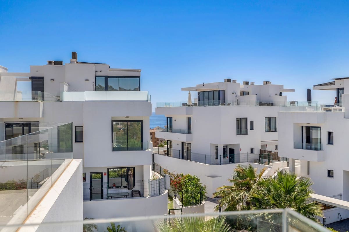 3 bedroom Semi-detached Villa for sale in Fuengirola with pool garage - € 975,000 (Ref: 10059987)