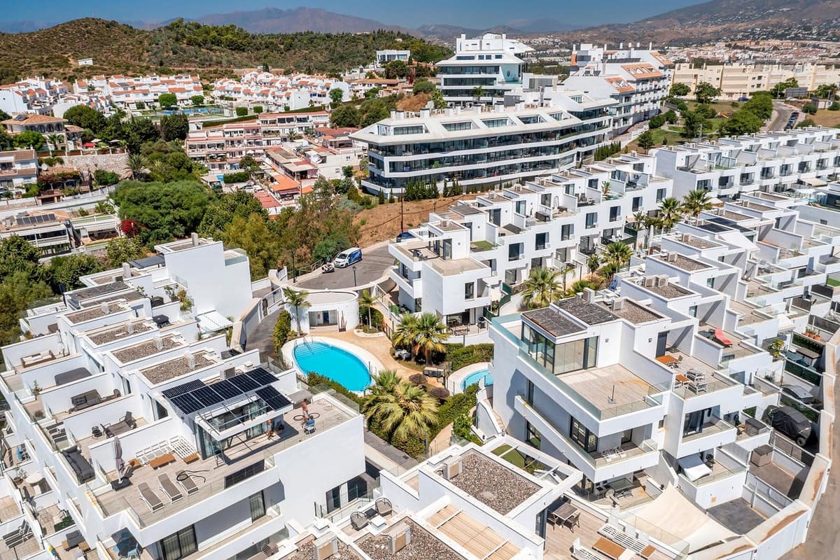 3 bedroom Semi-detached Villa for sale in Fuengirola with pool garage - € 975,000 (Ref: 10059987)