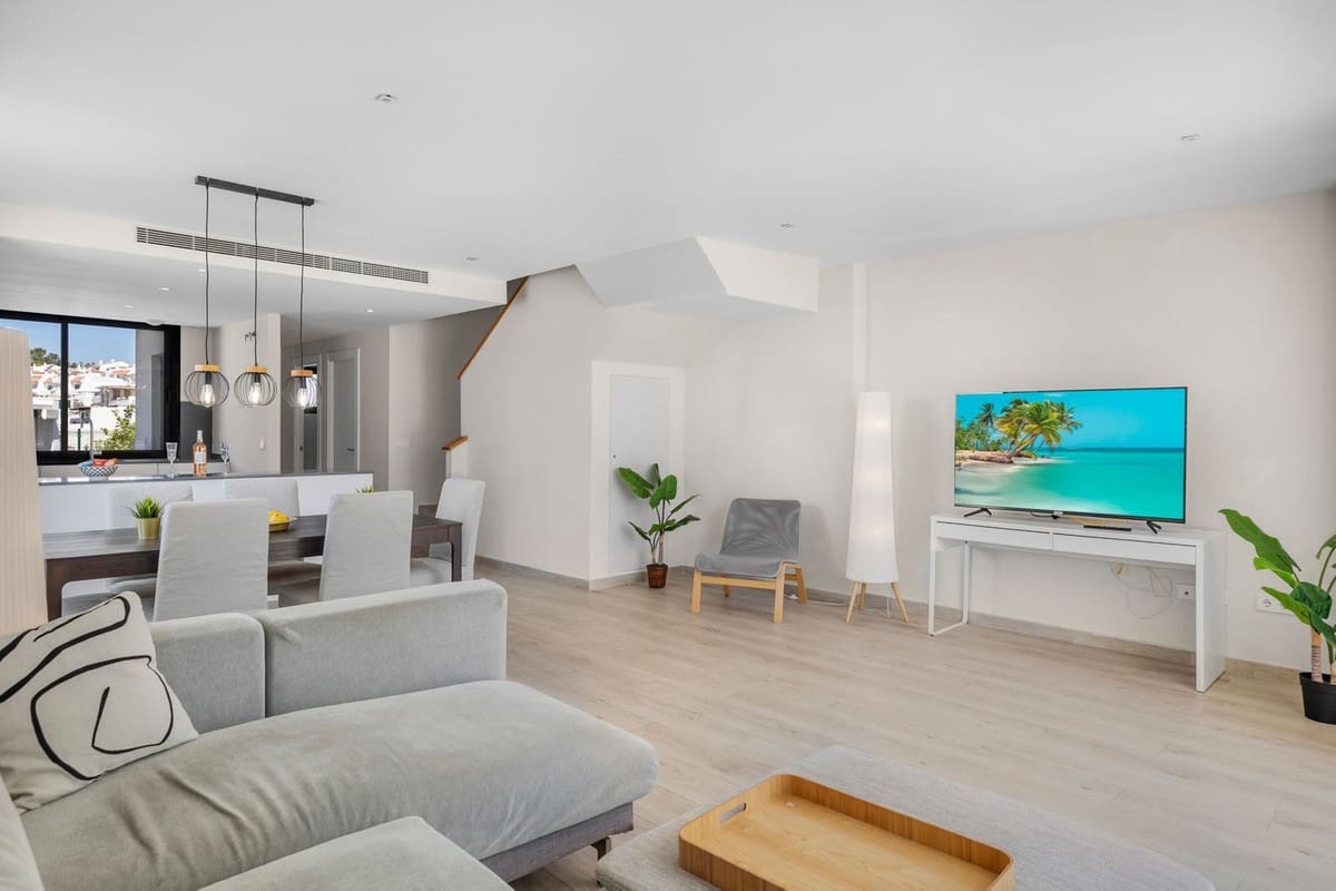 3 bedroom Semi-detached Villa for sale in Fuengirola with pool garage - € 975,000 (Ref: 10059987)