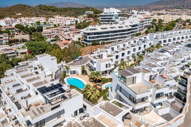 3 sovrum Semi-fristående Villa till salu i Centro ciudad, Fuengirola med pool garage - 975 000 € (Ref: 10059987)