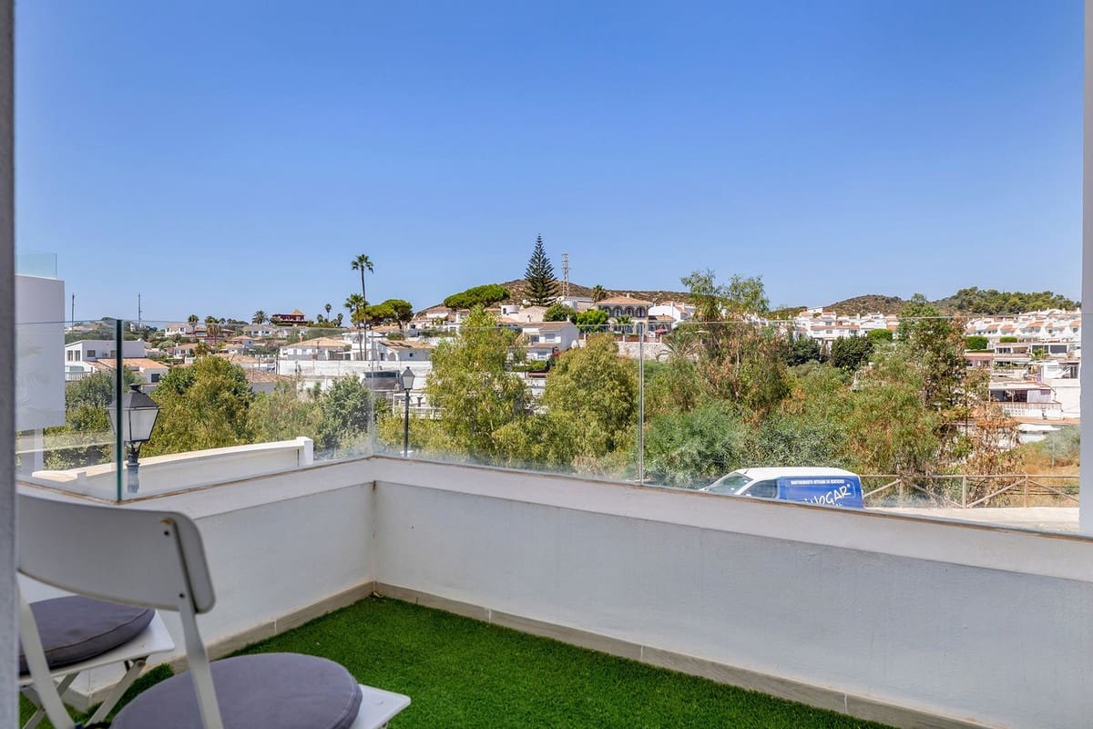 3 bedroom Semi-detached Villa for sale in Fuengirola with pool garage - € 975,000 (Ref: 10059987)