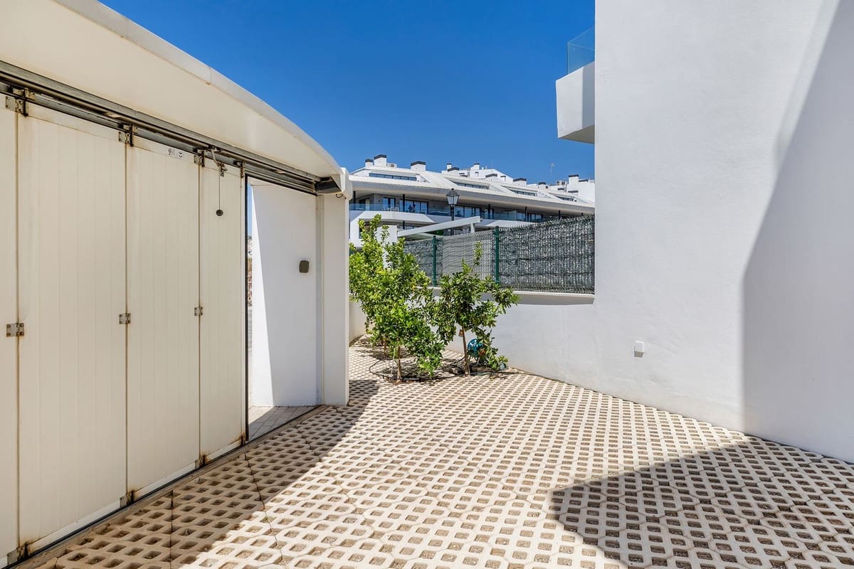 3 bedroom Semi-detached Villa for sale in Fuengirola with pool garage - € 975,000 (Ref: 10059987)