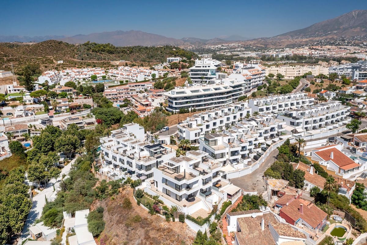 3 bedroom Semi-detached Villa for sale in Fuengirola with pool garage - € 975,000 (Ref: 10059987)