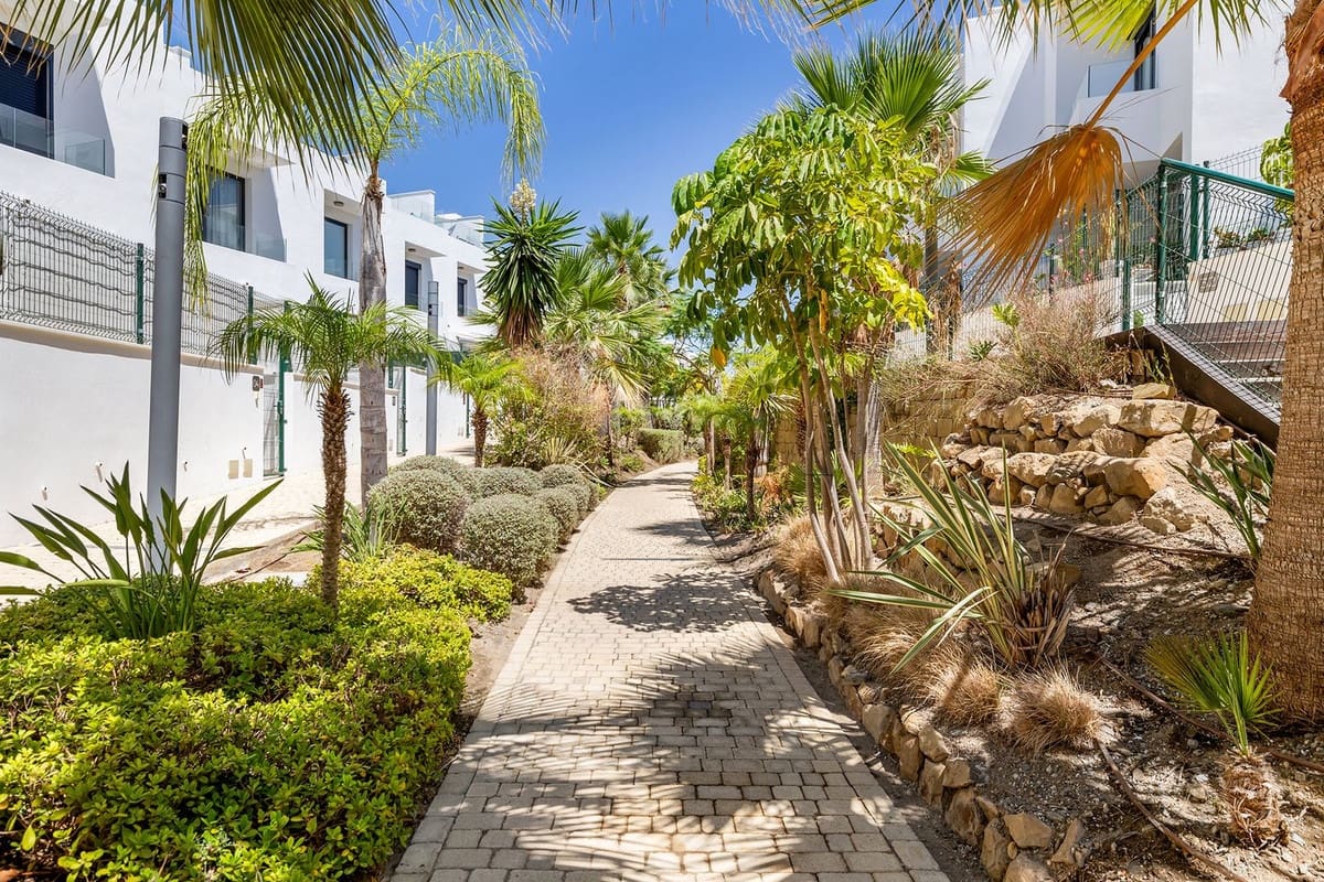 3 bedroom Semi-detached Villa for sale in Fuengirola with pool garage - € 975,000 (Ref: 10059987)