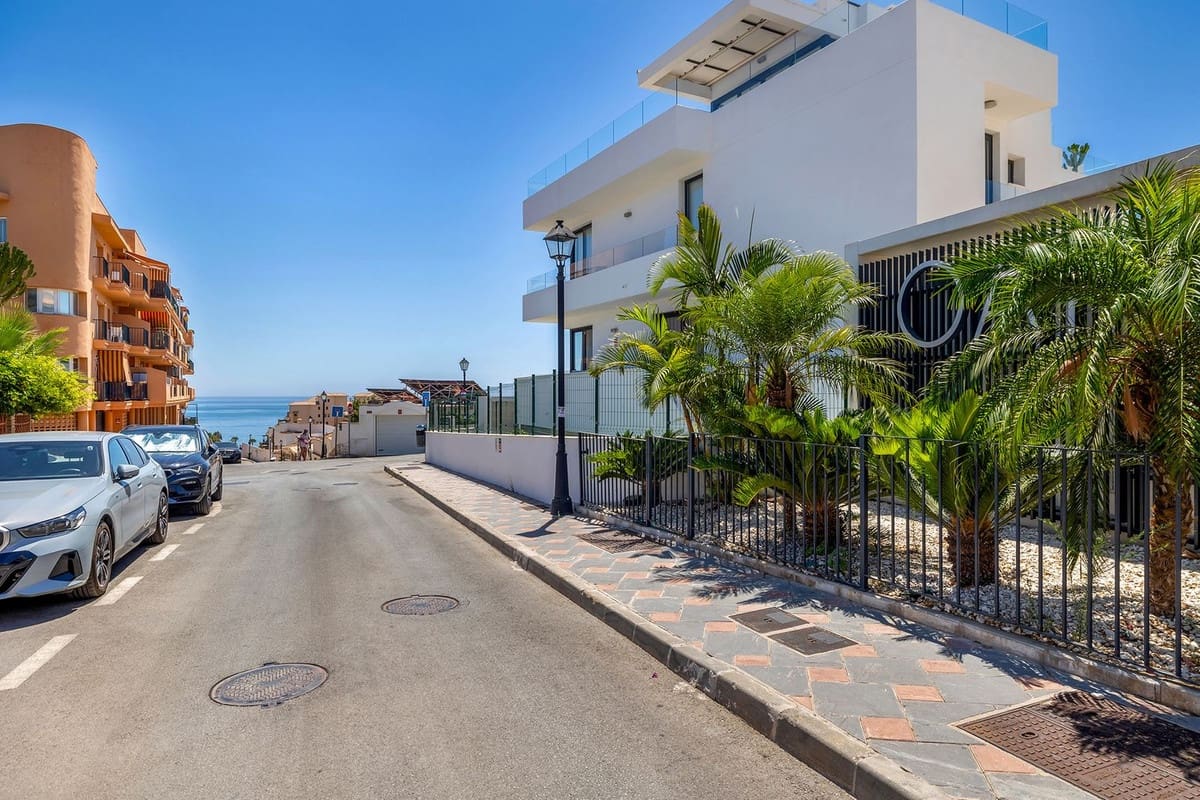 3 bedroom Semi-detached Villa for sale in Fuengirola with pool garage - € 975,000 (Ref: 10059987)