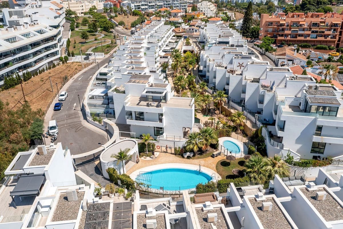 3 bedroom Semi-detached Villa for sale in Fuengirola with pool garage - € 975,000 (Ref: 10059987)