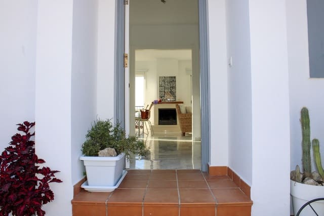 3 slaapkamer Halfvrijstaande villa te koop in Frigiliana met zwembad - € 950.000 (Ref: 10086719)