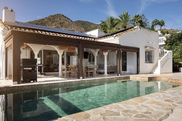 3 makuuhuone Huvila myytävänä paikassa La Capellania, Benalmádena mukana uima-altaan 
autotalli - 1 150 000 € (Ref: 10153785)