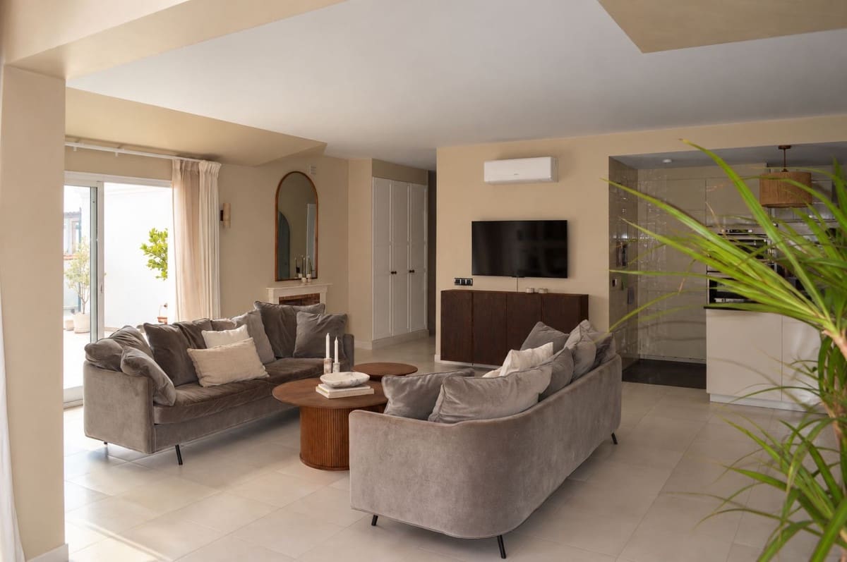 2 bedroom Apartment for sale in Fuengirola with pool garage - € 625,000 (Ref: 10165417)
