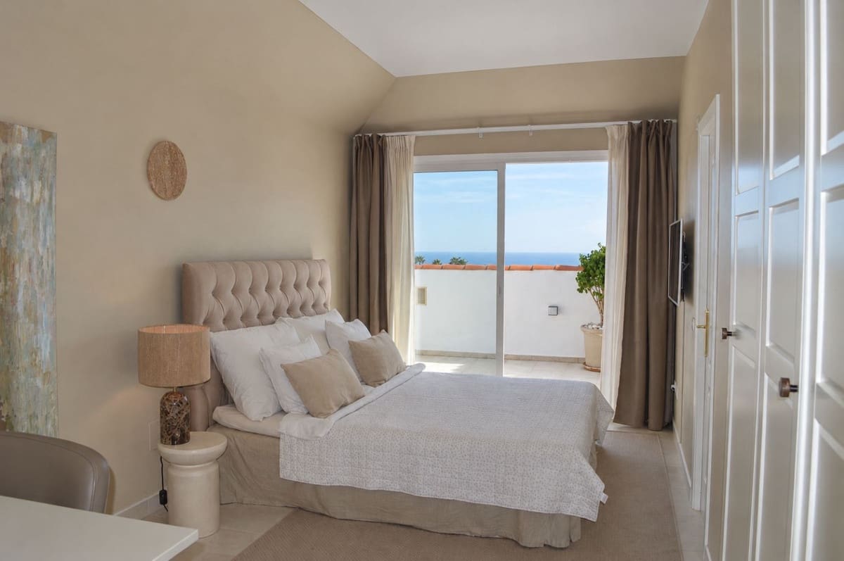 2 bedroom Apartment for sale in Fuengirola with pool garage - € 625,000 (Ref: 10165417)