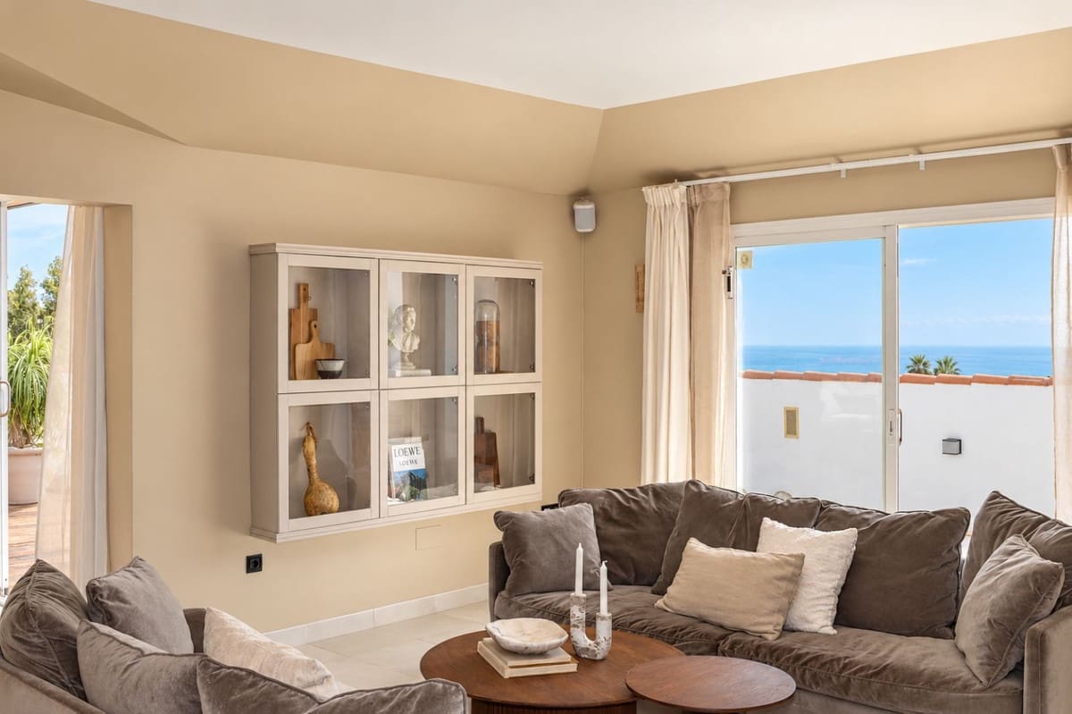2 bedroom Apartment for sale in Fuengirola with pool garage - € 625,000 (Ref: 10165417)