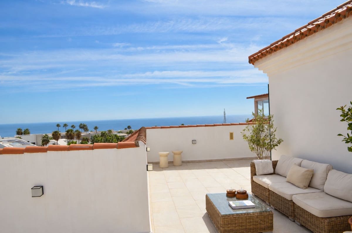 2 bedroom Apartment for sale in Fuengirola with pool garage - € 625,000 (Ref: 10165417)