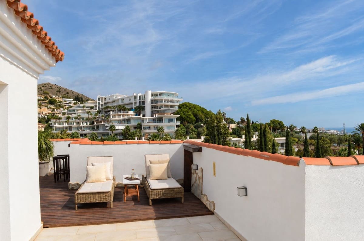 2 bedroom Apartment for sale in Fuengirola with pool garage - € 625,000 (Ref: 10165417)