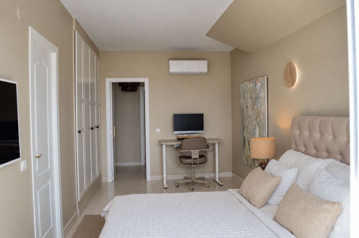 2 bedroom Apartment for sale in Fuengirola with pool garage - € 625,000 (Ref: 10165417)