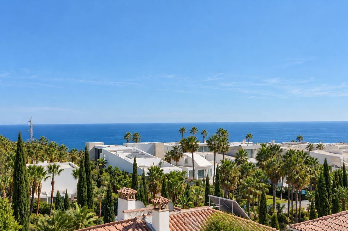 2 bedroom Apartment for sale in Fuengirola with pool garage - € 625,000 (Ref: 10165417)