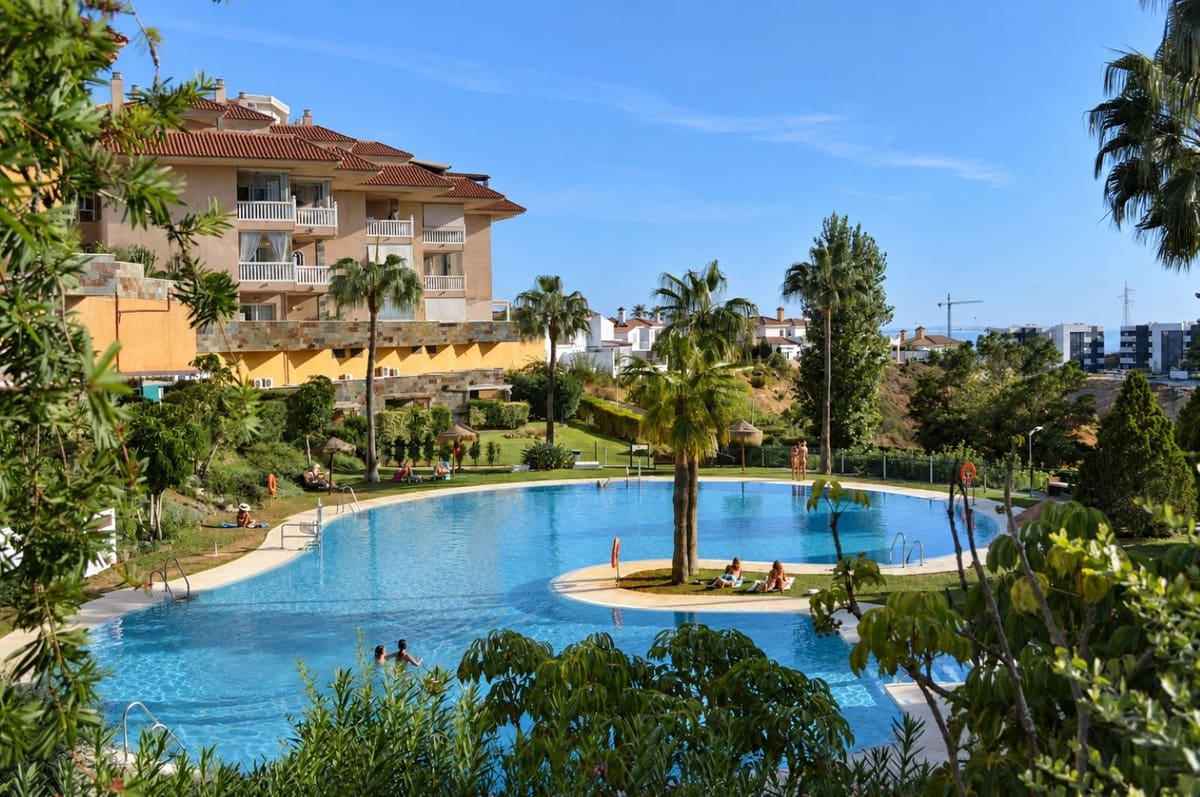 2 bedroom Apartment for sale in Fuengirola with pool garage - € 625,000 (Ref: 10165417)