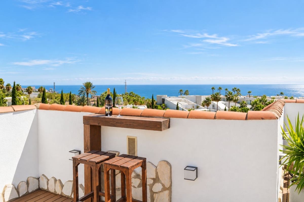 2 bedroom Apartment for sale in Fuengirola with pool garage - € 625,000 (Ref: 10165417)