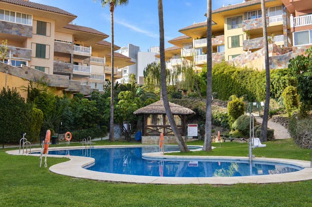2 bedroom Apartment for sale in Fuengirola with pool garage - € 625,000 (Ref: 10165417)