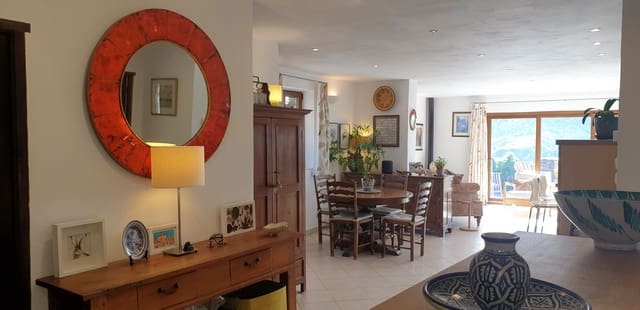 4 bedroom Villa for sale in Pórtugos with garage - € 575,000 (Ref: 6868757)