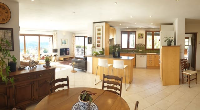 4 bedroom Villa for sale in Pórtugos with garage - € 575,000 (Ref: 6868757)