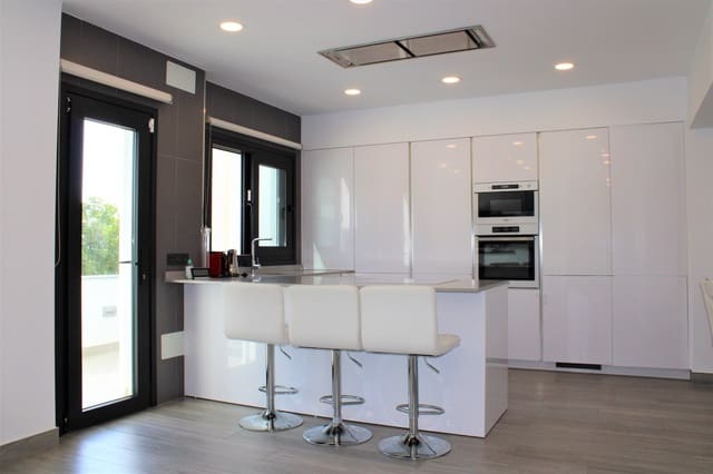 6 sovrum Villa till salu i Nueva Nerja, Nerja med pool garage - 975 000 € (Ref: 7260572)