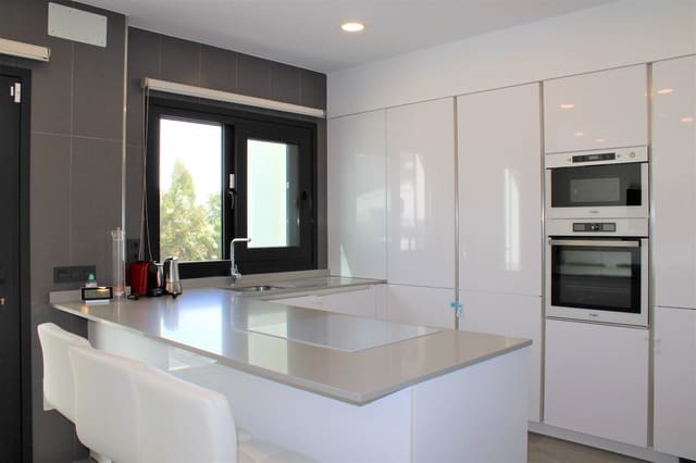 6 sovrum Villa till salu i Nueva Nerja, Nerja med pool garage - 975 000 € (Ref: 7260572)