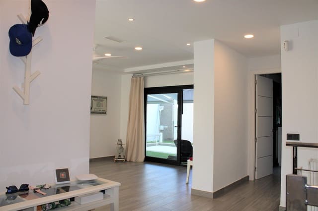 6 sovrum Villa till salu i Nueva Nerja, Nerja med pool garage - 975 000 € (Ref: 7260572)