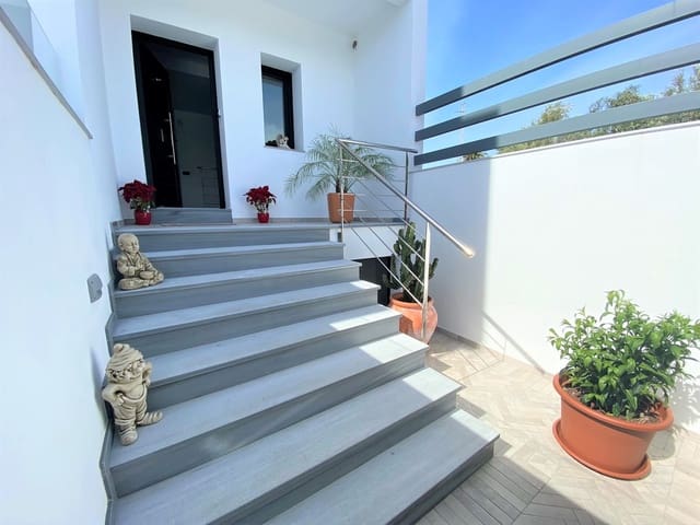 6 sovrum Villa till salu i Nueva Nerja, Nerja med pool garage - 975 000 € (Ref: 7260572)