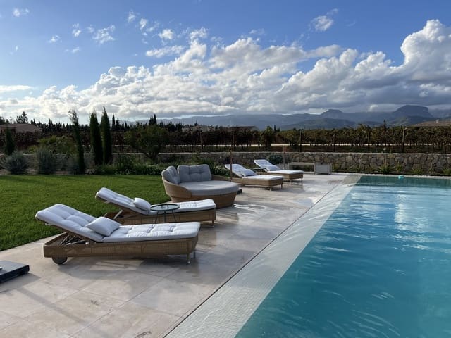 Chalet de 4 habitaciones en Binissalem en venta con piscina garaje - 3.995.000 € (Ref: 7697026)