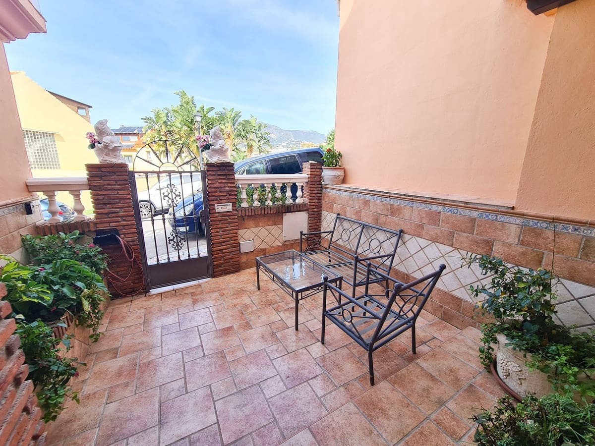 4 soveværelse Villa til salg i Fuengirola med swimmingpool garage - € 575.000 (Ref: 7697049)