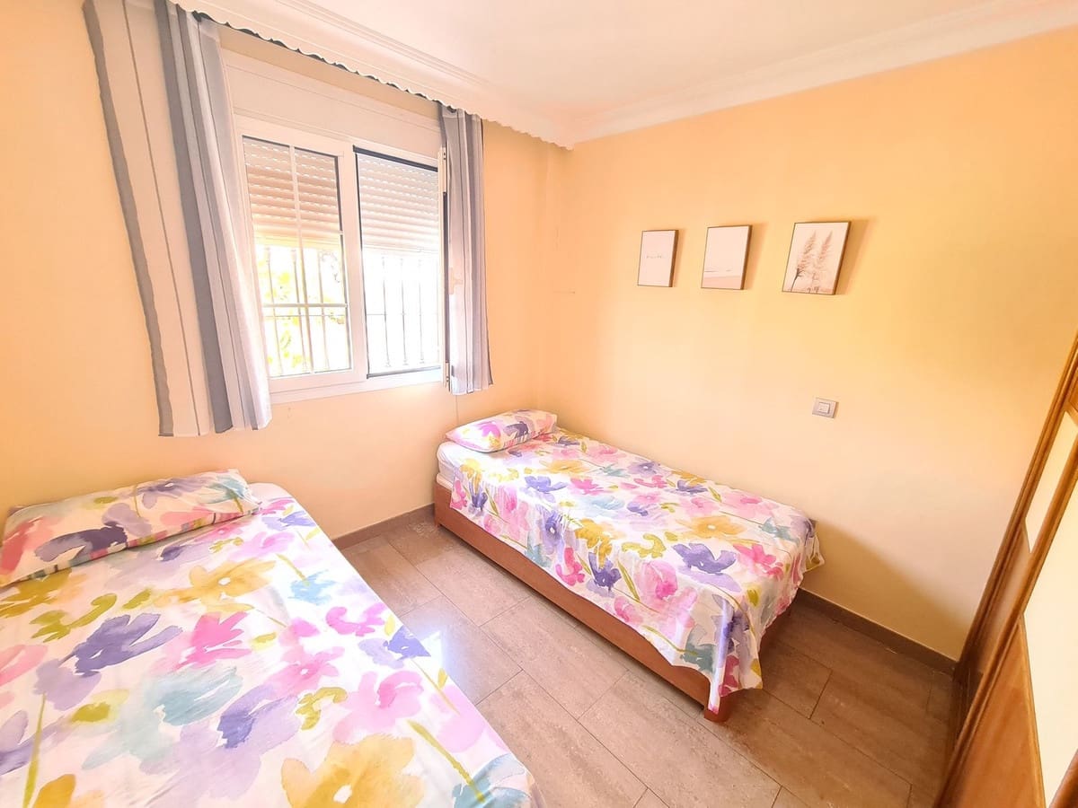 4 soveværelse Villa til salg i Fuengirola med swimmingpool garage - € 575.000 (Ref: 7697049)