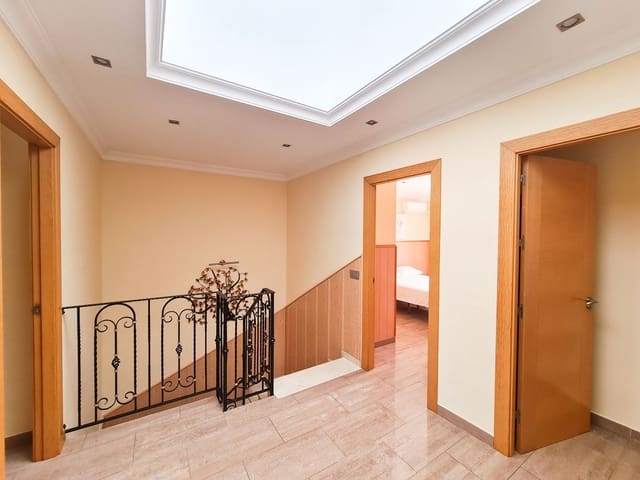 4 soveværelse Villa til salg i Los Pacos, Fuengirola med swimmingpool garage - € 575.000 (Ref: 7697049)