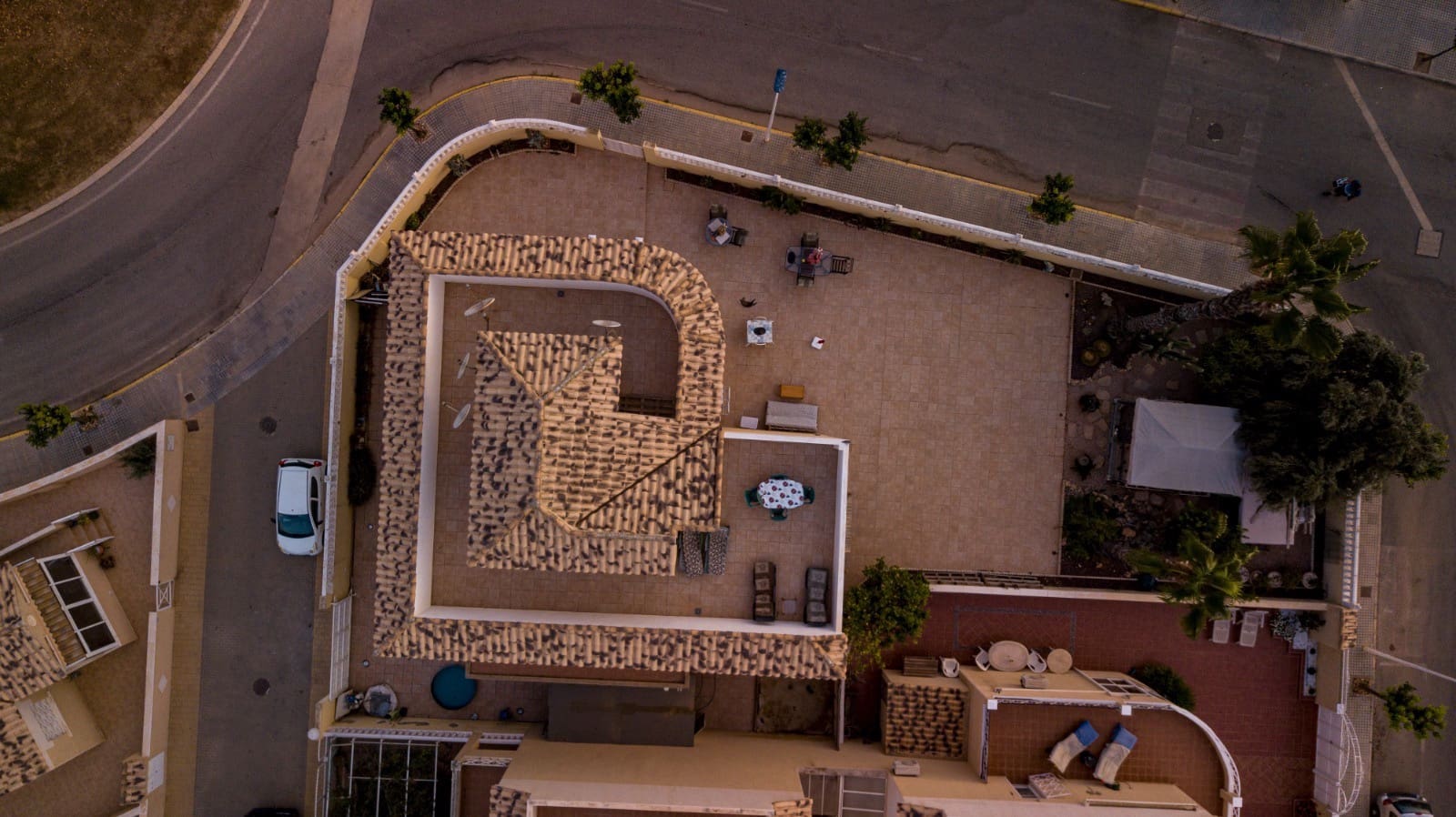 6 sypialnia Willa na sprzedaż w Torrevieja z basenem - 559 000 € (Ref: 7892103)