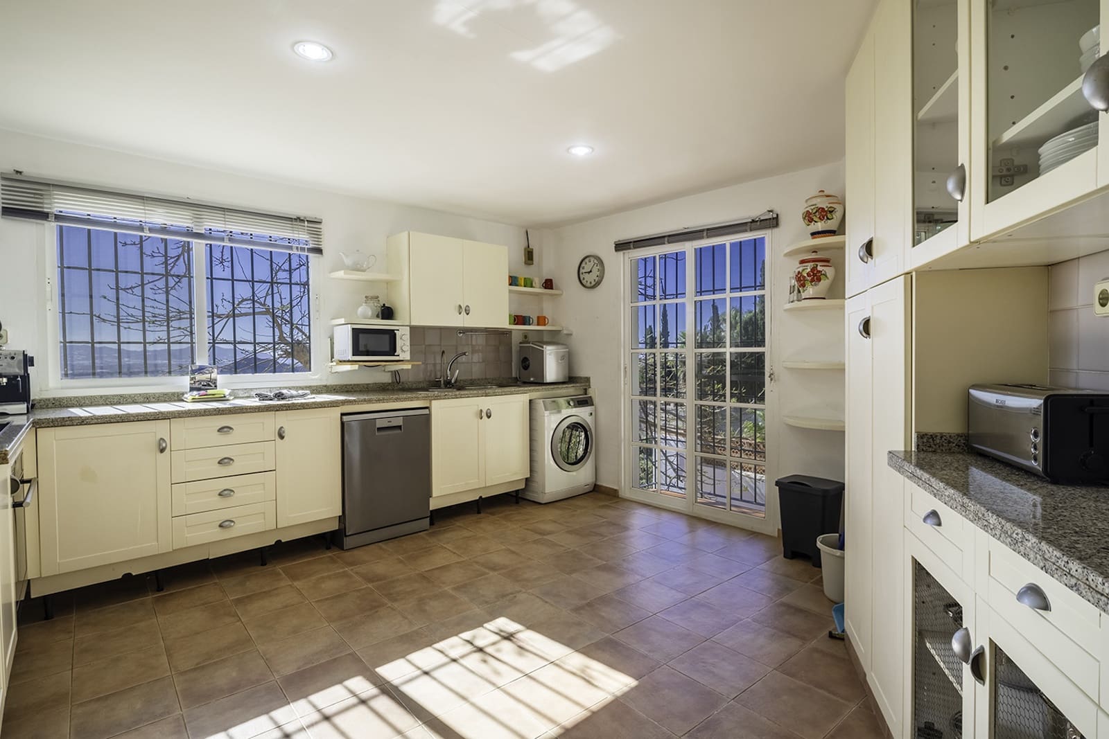 5 soveværelse Villa til salg i Salobrena med swimmingpool garage - € 850.000 (Ref: 8182099)