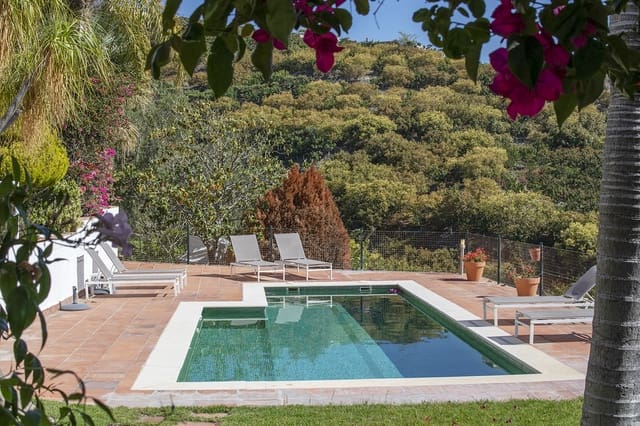 5 bedroom Villa for sale in Salobreña with pool garage - € 850,000 (Ref: 8182099)