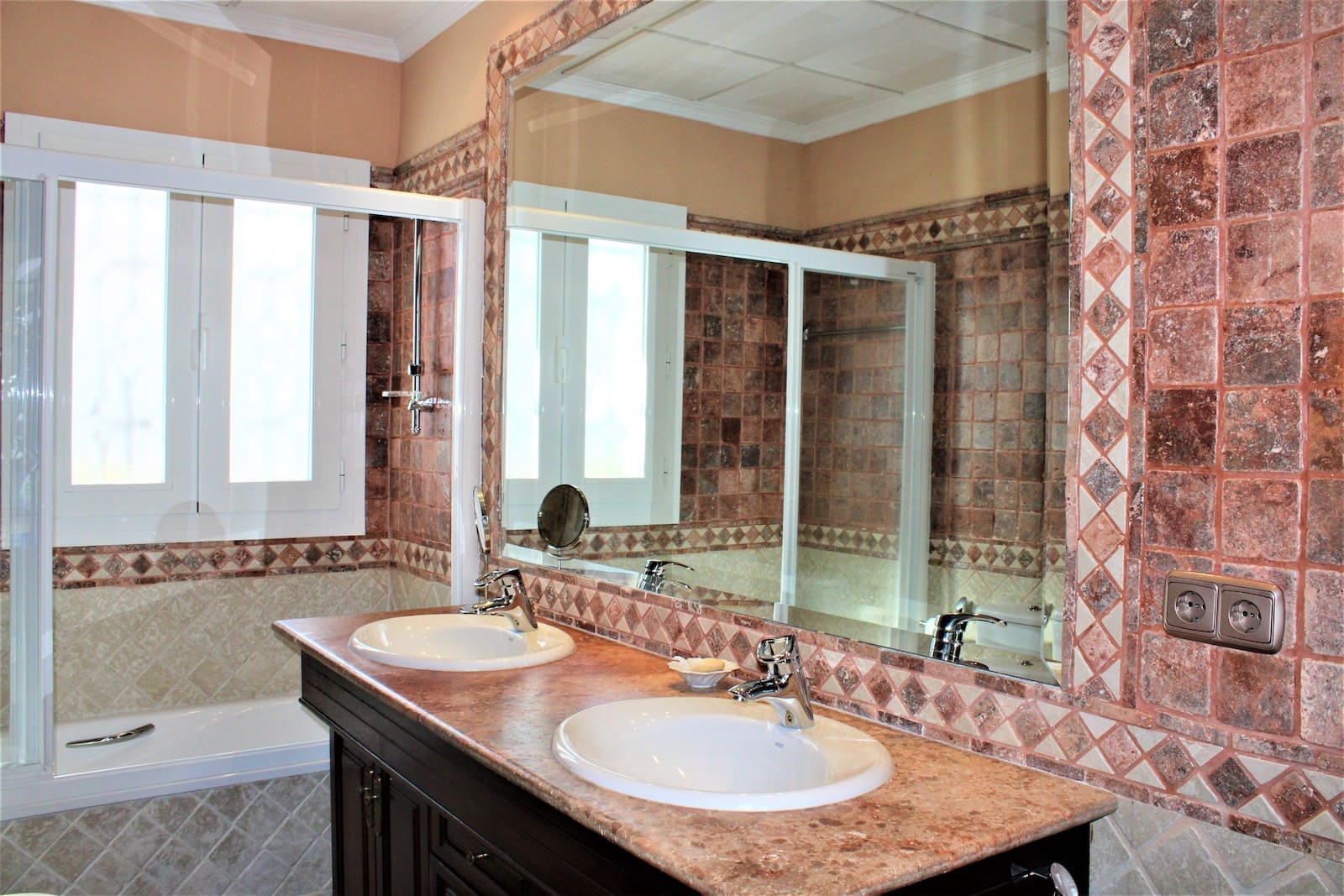 5 soverom Villa til salgs i La Herradura med svømmebasseng garasje - € 1 650 000 (Ref: 8304560)