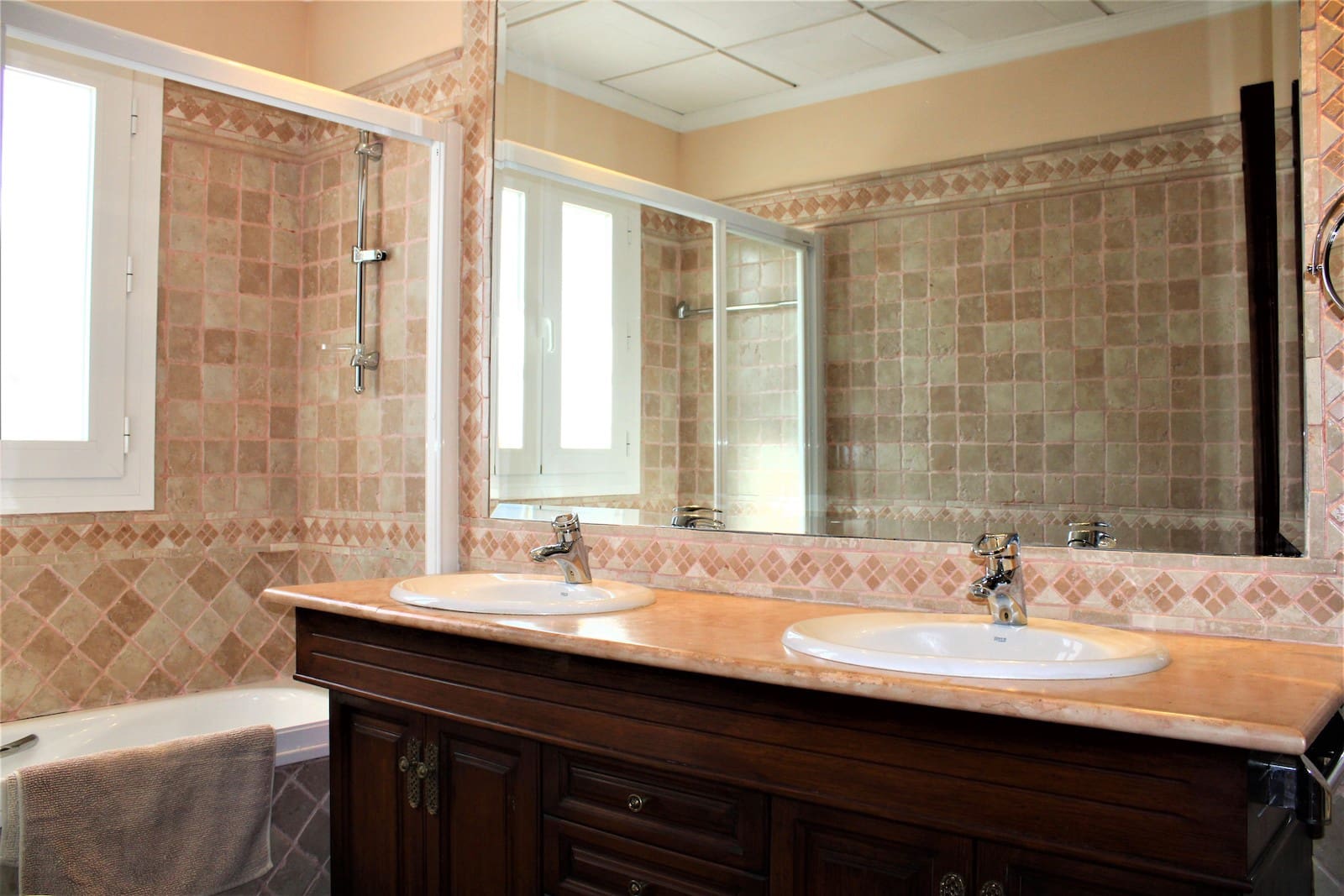 5 soverom Villa til salgs i La Herradura med svømmebasseng garasje - € 1 650 000 (Ref: 8304560)