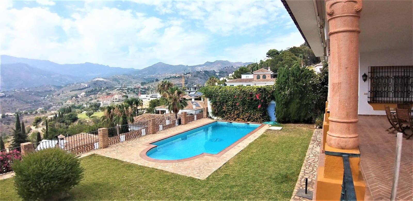 5 soverom Villa til salgs i La Herradura med svømmebasseng garasje - € 1 650 000 (Ref: 8304560)