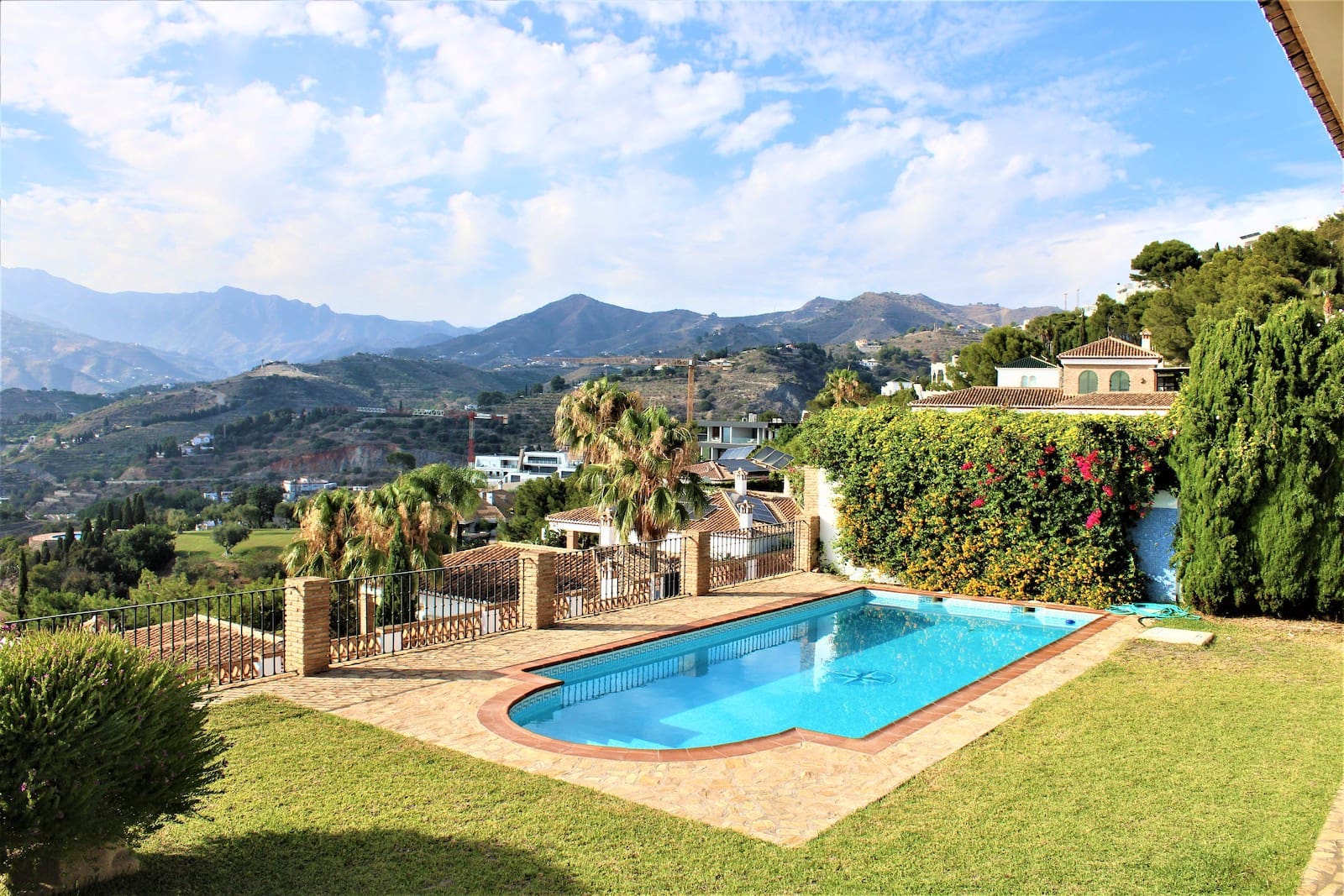 5 soverom Villa til salgs i La Herradura med svømmebasseng garasje - € 1 650 000 (Ref: 8304560)