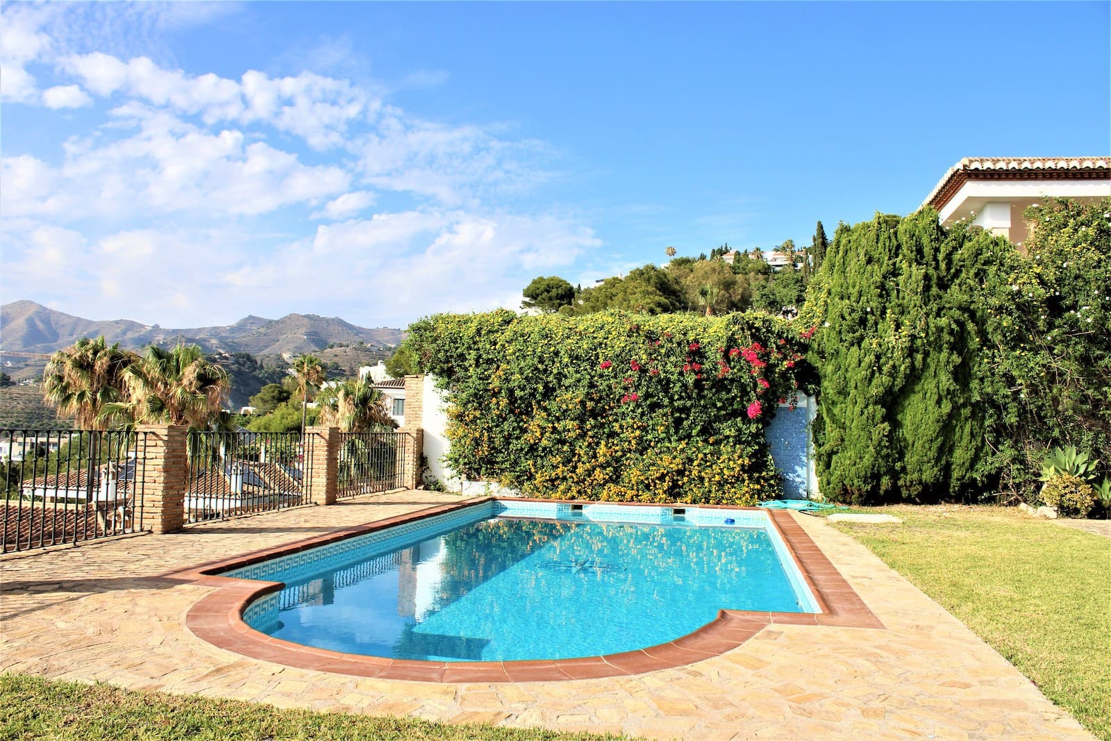 5 soverom Villa til salgs i La Herradura med svømmebasseng garasje - € 1 650 000 (Ref: 8304560)