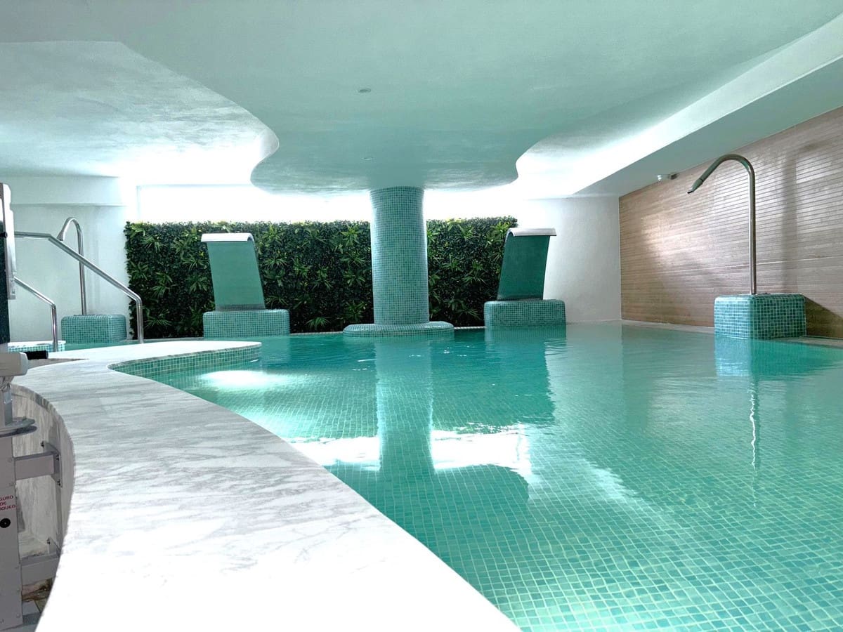 2 soveværelse Lejlighed til salg i La Cala de Mijas med swimmingpool - € 375.000 (Ref: 8459148)