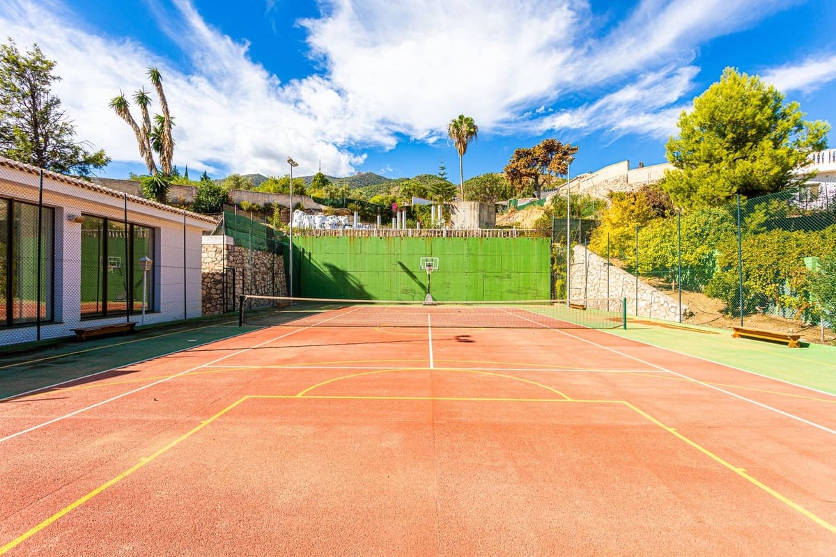 8 sypialnia Willa na sprzedaż w Benalmadena z basenem garażem - 8 000 000 € (Ref: 8524676)