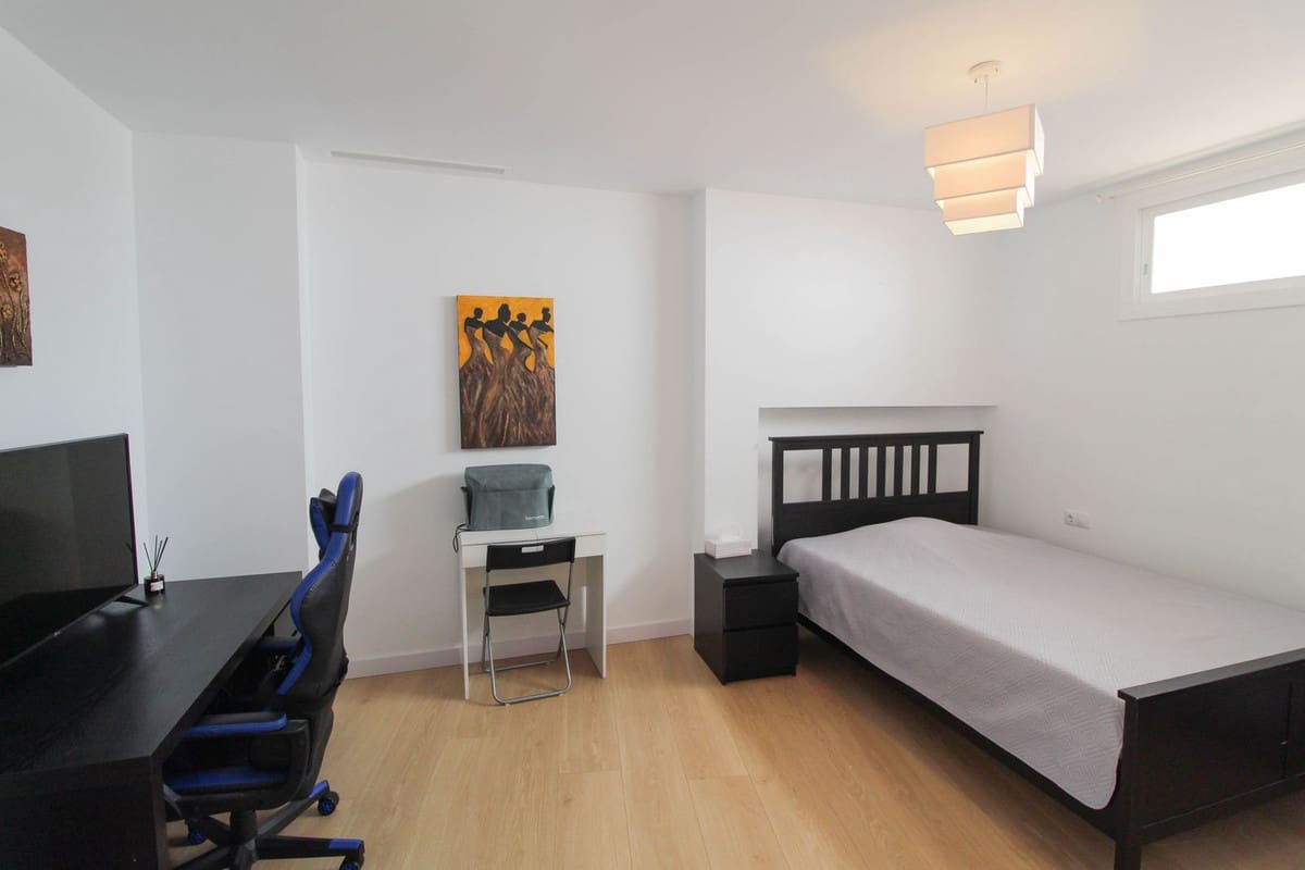 4 soveværelse Semi-Rækkehus til salg i Benalmadena med swimmingpool - € 935.000 (Ref: 8558224)