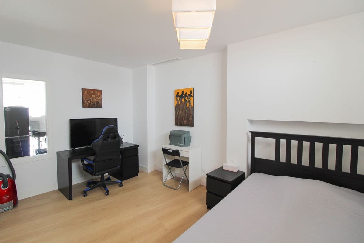 4 soveværelse Semi-Rækkehus til salg i Benalmadena med swimmingpool - € 935.000 (Ref: 8558224)