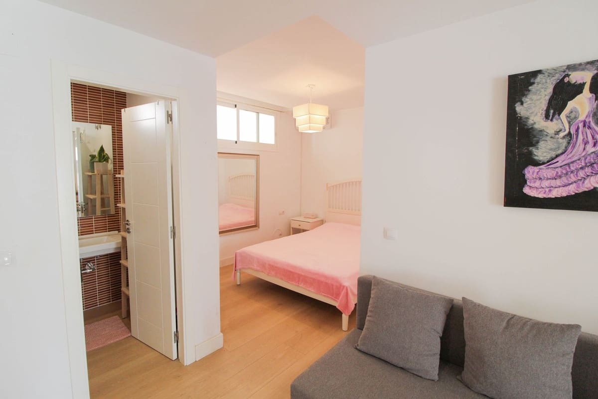 4 soveværelse Semi-Rækkehus til salg i Benalmadena med swimmingpool - € 935.000 (Ref: 8558224)