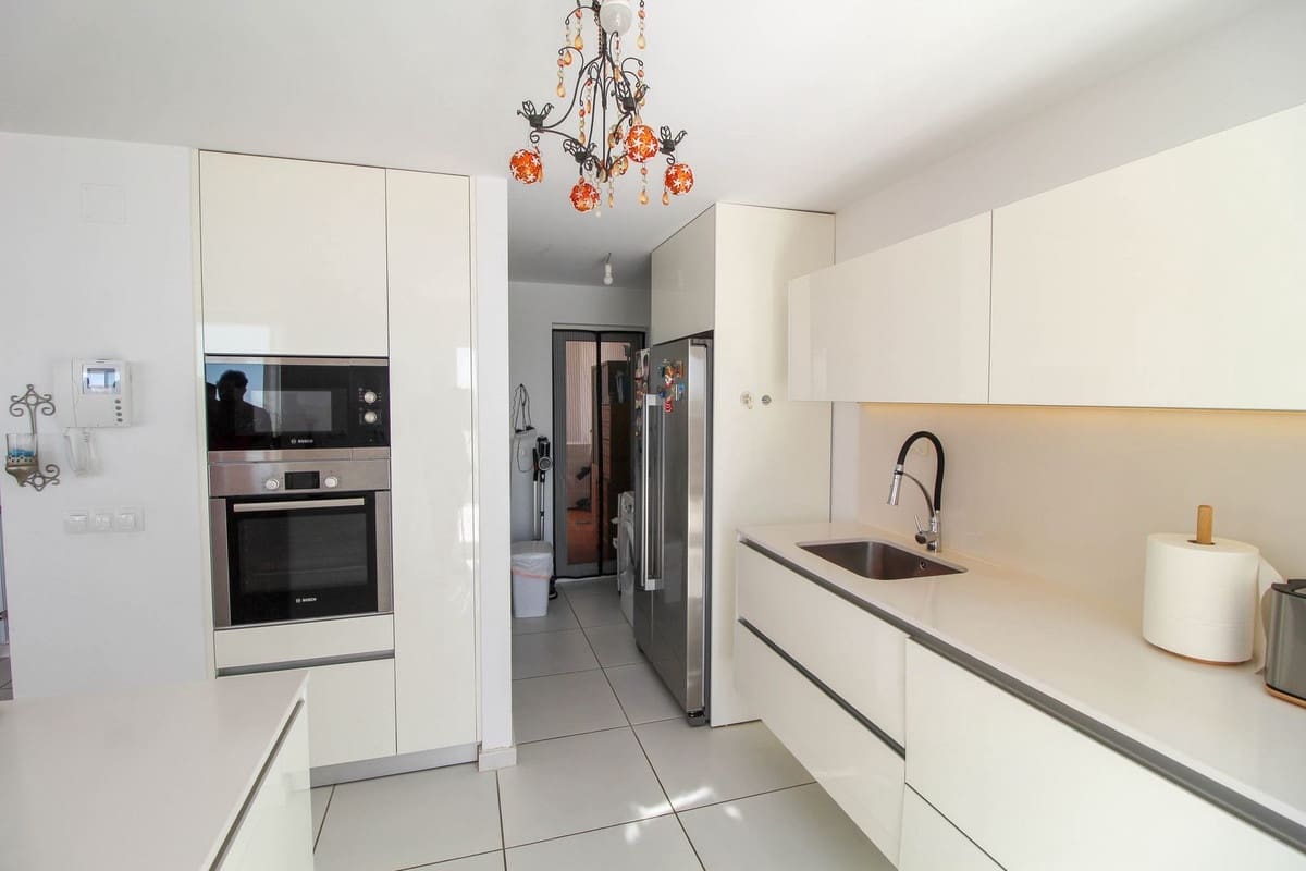 4 soveværelse Semi-Rækkehus til salg i Benalmadena med swimmingpool - € 935.000 (Ref: 8558224)