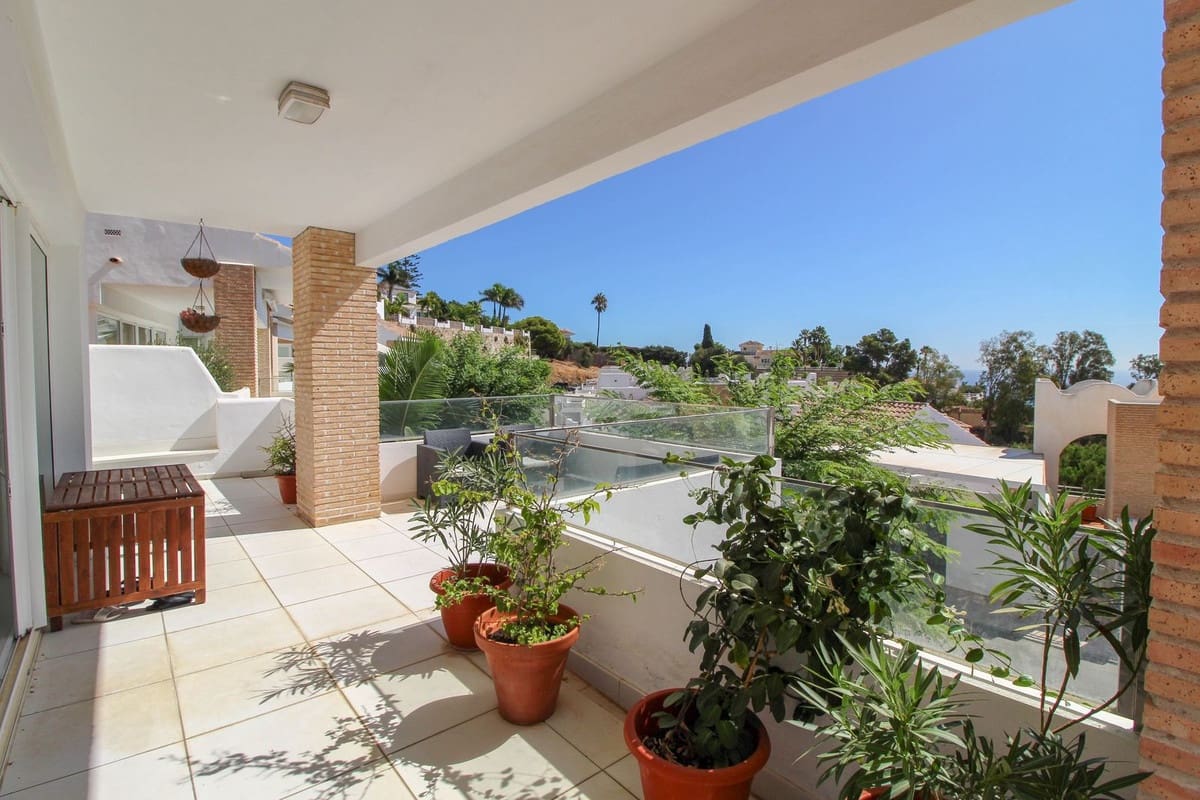 4 soveværelse Semi-Rækkehus til salg i Benalmadena med swimmingpool - € 935.000 (Ref: 8558224)