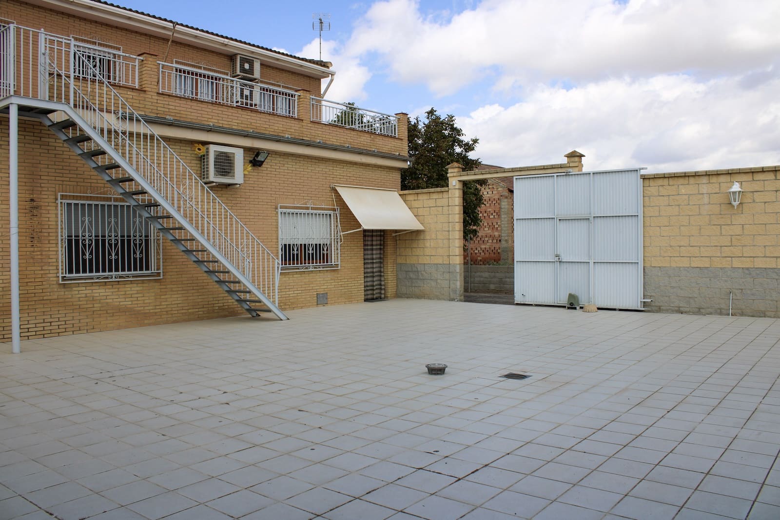 4 soveværelse Villa til salg i Fuente Vaqueros med garage - € 370.000 (Ref: 8738833)