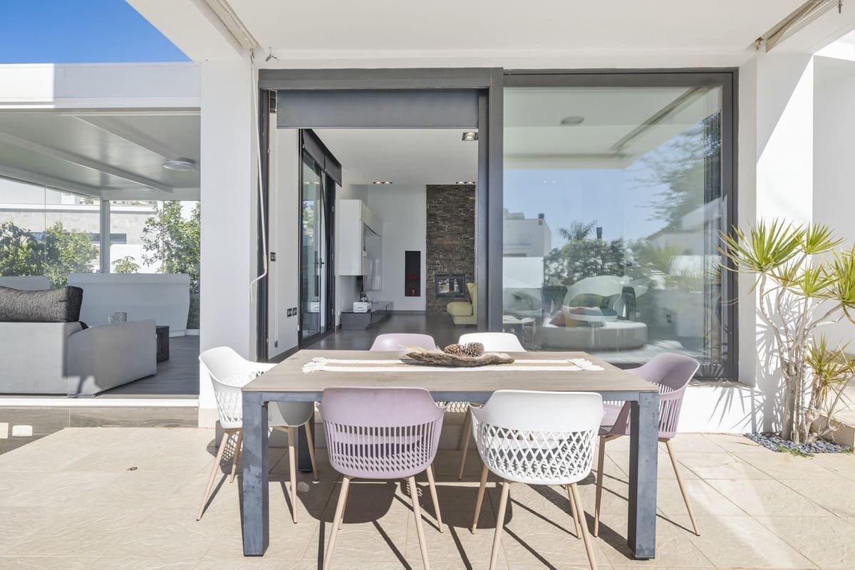 4 soveværelse Villa til salg i La Sierrezuela med swimmingpool - € 795.000 (Ref: 8825980)